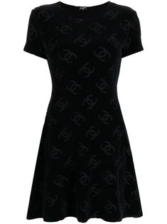 1990s Interlocking CC-print dress from Chanel Pre-Owned featuring black, cotton blend, signature interlocking CC logo, round neck, short sleeves and circa 1990s. POSITIVELY CONSCIOUS: Purchasing this item continues its narrative and reduces the environmental impact of using new resources. You can be confident that you’re making a better choice for the Planet.. | Chanel Pre Owned 1990s Interlocking CC-print dress Chanel Dress Short, Chanel Outfits Women, Black Chanel Dress, Channel Clothes, Chanel Black Dress, Vintage Chanel Dress, Chanel Outfit, Fotografi Digital, Chanel Dress