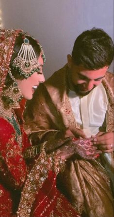 Wedding Photo Ideas Pakistani, Nikkah Poses For Bride, Amrita Core Aesthetic, Pakistani Wedding Pictures, Desi Wedding Photography, Pakistani Wedding Ideas, Pakistani Wedding Couple, Nikkah Pictures, Indian Muslim Wedding