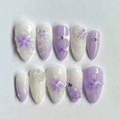 lilac nail design Lavender Design Nails, Nails Lavender Design, Nail Inspo Floral, Lavender Gel Nails, Lavender Nail Design, Nails Purple Ombre, Lavender Nails With Design, Bts Nails Ideas, Nails Lavender