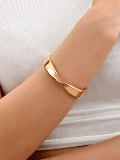 Ouro amarelo  Collar  Liga de Zinco   Embellished   Jóias da moda Elegant Accessories Jewelry, Gold Elegant Jewelry, Bracelet Gold Designs For Women, Stylish Jewelry Gold, Elegant Jewelry Classy, Gold Bracelet For Women Classy, Bangles Jewelry Designs Gold, Elegant Bangles, Gold Bracelet Designs