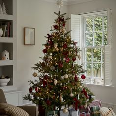 a decorated christmas tree in a living room