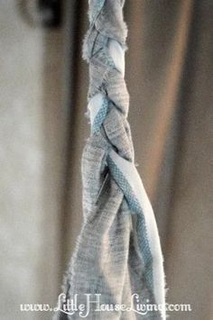 a close up of a knot on a curtain