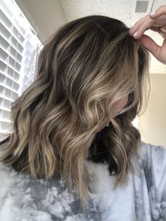 Ash And Honey Blonde Hair, Short Blonde Highlighted Hair Brunettes, Eat Length Hair, Spring Brunette Balayage, Shag With Balayage, Cool Tone Balayage Short Hair, Ash Babylights On Brown Hair, Low Light Dark Blonde, Curtain Bangs Medium Hair Balayage