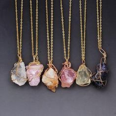 Natural Quartz Necklaces for Healing - 7 Styles - AtPerry's Healing Crystals Types Of Necklaces, Necklaces Ideas, Boho Styl, Necklace Chain Types, Raw Crystal Necklace, Latest Jewellery, Raw Gemstones, Quartz Necklace, Healing Crystals