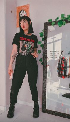 Curvy Punk Fashion, Alternative Fall Outfits Grunge, Black Graphic Tee Outfit Aesthetic, Grunge Goth Fashion, Vintage Alternative Outfits, New Goth Fashion, Work Punk Outfit, Dark Indie Aesthetic Outfits, Punk Mom Outfits