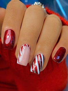 Nail Polish Art Designs, Christmas Nail Ideas, Candy Cane Nails, December Nails, Pretty Nail Art Designs, Cute Candy, Festival Nails, Xmas Nails