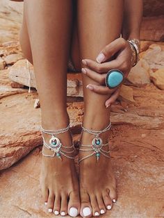 SKU NO. LYSQ-F3013 OCCASION Souvenir/Pledge/Gift METAL Alloy STYLE Retro COLOR Silver AMOUNT A PCS Bohemian Barefoot Sandals, Turquoise Anklet, Ankle Tattoos, Foot Bracelet, Ankle Jewelry, Surfer Girl Style