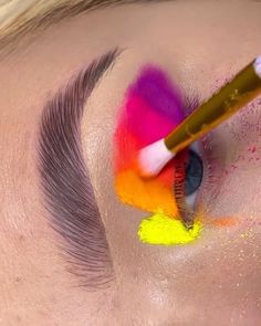 Tye Dye Makeup Look, Tye Dye Makeup, Colorful Eyeshadow Looks Step By Step, Cool Make Up, Candy Makeup Ideas, Make Up Hacks Makeup Tricks, Fun Colorful Makeup, Candy Inspired Makeup, 80s Makeup And Hair