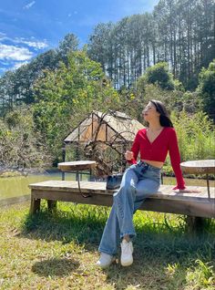 Meghalaya Travel Outfits, Mussoorie Outfit Ideas, Forest Outfit Ideas, Simple Pose Ideas, Ootd Poses, Looks Pinterest, Mussoorie, 사진 촬영 포즈