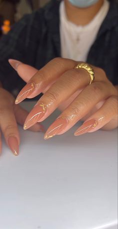 Must Have Nails, Fall Almond Nail Designs, Nails For Black People, Fall Oval Nails Design, Almond Shaped Nails Designs Classy, Almond Fall Nail Ideas, Neutral And Gold Nails, Miami Nails Summer, Encapsulated Nail Designs