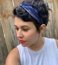 Amanda Heisterberg | ✨🇺🇸 | Instagram Headband Short Hairstyles, Pixie Cut With Headband, Short Hair Headband Hairstyles, Chemo Haircut, Short Length Hairstyles, Super Short Hairstyles, Goldie Locks, Best Short Hairstyles