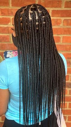 28 Inch Box Braids, Small To Medium Box Braids, Medium Knotless Mid Back, Noteless Hair Braids, Knotless Box Braids Medium Mid Back, Medium Knotless Braids Mid Back Length, Med Braids For Black Women, Medium Knotless Box Braids Medium Length With Color, Cute Medium Knotless Braid Hairstyles