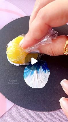 Farjana Akter on Instagram: "Flower painting technique #painting #art #farjanadrawingacademy" Easy Painting Butterfly, Pictures To Paint On Canvas Easy, Art And Craft Painting, Craft With Paint, Easy Art Work Ideas, Crafts With Acrylic Paint, Different Techniques Of Painting, Craft Painting Ideas, New Art Techniques