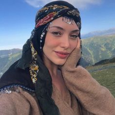 Caucasus Dress, Scarf Aesthetic, Persian Women, Modern Hijab Fashion, Moroccan Fashion, Iranian Women Fashion, Arab Beauty, Iranian Women, Islamic Girl