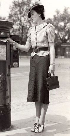 30’s Fashion, 1930s Fashion Women, Decades Fashion, Fashion Through The Decades