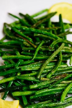 green beans and lemon slices on a white plate