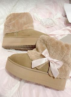 Princess Couture, Cute Uggs, Me Core, Dr Shoes, Pretty Shoes Sneakers, Kawaii Shoes, Girly Shoes, Cute Nikes