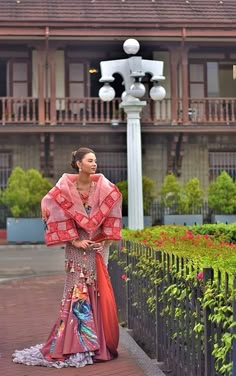 Traditional Phillipine Clothing, Traditional Filipino Aesthetic, Phillipines Traditional Dress, Harana Filipino Tradition, Philipino Traditional Clothing, Filipino Traditional Clothing Women, Filipino Outfits