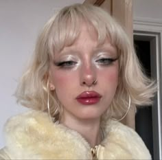 Cherub Makeup Look, Pretty Make Up Ideas, Short Hair With Long Pieces, Smeared Makeup Aesthetic, Campy Makeup Looks, Pisces Rising Aesthetic Clothes, Angel Core Makeup, Shakespeare Makeup, Alternative Wedding Makeup