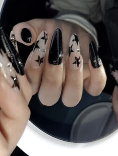 Acrylic Nails Coffin Short Gothic, The Weekend Nails Concert, Nail Inspiration Grunge, Alt Almond Nails, Nail Inspo With Stars, Black Nails With Silver Stars, Grunge Nails Aesthetic, Nails Dark Design, Cute Black Nails Acrylic