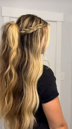 hair inspo Dinner Dance Hairstyles, Catering Hairstyles, Hairstyles With Curled Hair, Dinner Attire, Κούρεμα Bob, Work Hair, Hairstyle Examples, Formal Hairstyles For Long Hair, Formal Hair