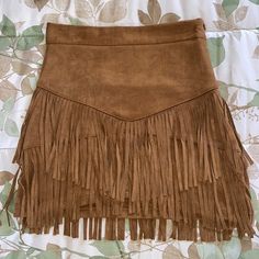 Never Worn Xs Brown Party Skort For Spring, Fitted Fringe Mini Skirt For Spring, Fitted Fringe Skirt For Spring, Casual Fringe Mini Skirt, Casual Mini Skirt With Fringe, Casual Fringe Skirt For Fall, High Waist Fringe Mini Skirt For Spring, Spring High Waist Fringe Mini Skirt, Spring High Waist Fringed Mini Skirt