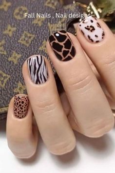 Trendy Nail Designs Subtle Nail Designs Classy Simple, Real Nail Gel Polish, Animal Nails Art, Bright Classy Summer Nails, Funky Nail Art For Short Nails, Safari Themed Nails, Leopard Nails Short, Short Leopard Nails, Animal Nail Art Designs