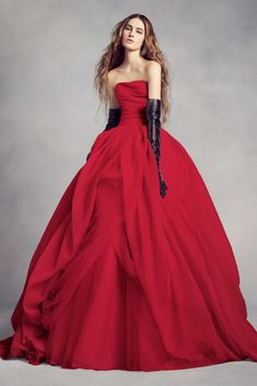 Red Wedding Gowns, Red And White Weddings, Red Wedding Dress, Wedding Dress Organza, Organza Wedding Dress, Wedding Dresses Vera Wang, Davids Bridal Wedding Dresses, Gothic Wedding Dress, Wang Dress