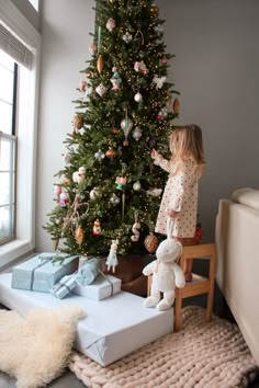 Family Christmas Pictures, Christmas Traditions Family, Christmas Tree Inspiration, Christmas Family Photos, Christmas Time Is Here, Christmas Feeling, Christmas Photography, Christmas Photoshoot