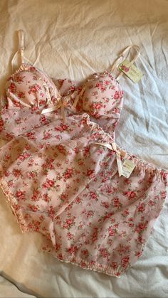 Coquette Bedroom Decor, Dreamy Coquette, Coquette Aesthetic Room, Pretty Pajamas, Coquette Bedroom, Room Decor Tips, Pastel Bedding, Pijamas Women, Cute Sleepwear