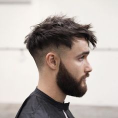 Quiff Hairstyles Medium Fade Haircut, Haircut And Beard, Long Messy Hair, Fade Haircut Styles, Quiff Hairstyles, Mens Hairstyles Medium, Cool Short Hairstyles, Cool Hairstyles For Men