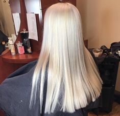 Platnium Blonde Hair, Avrey Ovard, White Blonde Hair, Blonde Hair Inspiration, Blonde Hair Shades, Plastic Doll, Hair Stylies, White Blonde