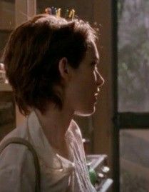 Wynona Ryder Short Hair, Winona Ryder Pixie Cut, Young Winona Ryder Short Hair, Winona Ryder Haircut, Short Messy Hair Women, Winona Cut, 90s Short Haircut, 90s "bixie" Haircut