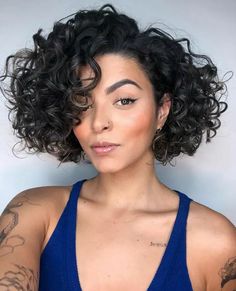 We are crushing on your #crafthairdresser , @nathaliebarros! Your curls are cut to perfection 🙌 Head References, Short Green Hair, Long Curly Bob, Bob Wavy, Curly Cut, Curly Haircut, Curly Styles, Funky Hair, Short Bobs