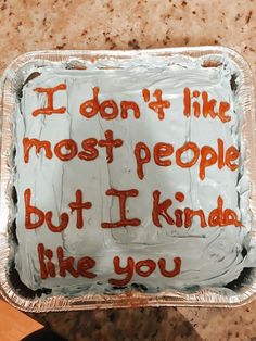 a cake with writing on it that says i don't like most people but i kinda like you