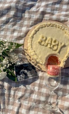 Baby Announcement February 2025, Chill Gender Reveal, March 2025 Baby Announcement, Gender Reveal Instagram Post, Aesthetic Gender Reveal Party, Gender Reveal Cake Pictures, Gender Reveal Cake Photos, Pregnancy And Gender Announcement, Pregnancy Reveal Photoshoot Ideas