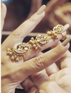 Indian Ring Designs, Antique Gold Bangles Design, Antique Gold Rings, Seashell Beach, Antique Necklaces Design, New Gold Jewellery Designs, Seaside Home, Fancy Jewelry Necklace, Modern Gold Jewelry