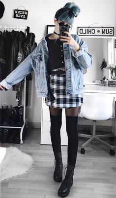 Best 34 Outfit Ideas for this Winter - #fashion #grunge #winter #FashionTrendsGrunge Grunge Winter Outfits, Grunge Fashion Winter, Grunge Outfits Winter, Grunge Winter, Winter Grunge, Fashion 90s, Fashion Grunge, Rock Outfit