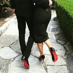 Minimal Sneakers, Louboutin Online, Trending Womens Shoes, Shoes Puma, Couple Shoes, Shoes Teen, Latest Shoe Trends, Classic Women, Red Bottoms