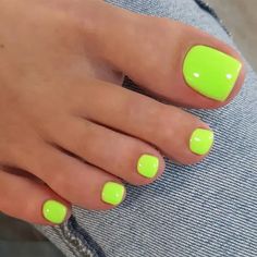 Lime Green Pedicure, Lime Green Summer Nails, Short Summer Nail Art, Neon Pedicure, Short Toenails, Toenails Acrylic, Toenail Colors, Green Toe Nails, Toenail Care