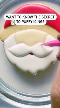 Fluffy Royal Icing Recipe, Holiday Cookies Decorated Royal Icing Recipes, Cream Cheese Royal Icing, Red Royal Icing, Decorating With Royal Icing, Royal Icing Decorating Tips, Royal Icing Hacks, Royal Icing Xmas Cookies