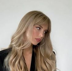 Shadow Root Beige Blonde, Champagne Color Hair, Dirty Blonde Hair Bangs, Ash Blonde Bangs, Peachy Blonde Hair, Sandy Beige Blonde Hair, Medium Hair Korean, Korean Hairstyle Medium, Hot Blonde Hair