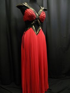 Daenerys Targaryen Red Dress, Daenerys Red Dress, Red Game Of Thrones Dress, Black And Red Fantasy Dress Queens, Rhaenyra Targaryen Red Dress, Dragon Themed Dress, Targaryen Dress Design, Targaryen Red Dress, House Of The Dragon Inspired Dresses