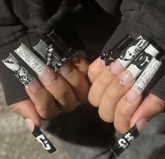 @nailsbyhelenn Black Acrylic Nails, Goth Nails, Unique Acrylic Nails, Bling Acrylic Nails, Acrylic Nails Coffin Short