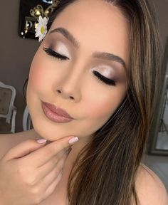 Champagne Wedding Makeup Look, Bridesmaid Makeup With Champagne Dress, Bridesmaid Makeup Champagne, Summer Bride Makeup Brown Eyes, Bridal Makeup Shimmer Eyes, Fall Wedding Makeup Bridesmaid Smokey Eye, Simple Birthday Makeup Look, Simple Wedding Makeup For Brown Eyes, Neutral Gold Wedding Makeup