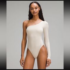 New With Tags Lululemon Wundermost Ultra Soft Nulu Long Sleeve One Shoulder Body Suit Mojave Tan Large. Original Price $88. Great For Yoga, Lounging, Working Out Or Casual Wear. Athleasure Wear Chefs Kiss, Bodysuit Designs, Peach Fuzz, Sports Skirts, Loungewear Women, Womens Long Sleeve Shirts, Back Women, Body Suit, Hoodie Top