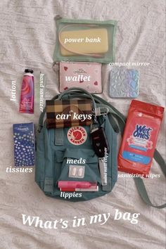 Mini Backpack Essentials, Bag Essentials School, Bag Essentials Everyday, Road Trip Bag, What's In My Bag