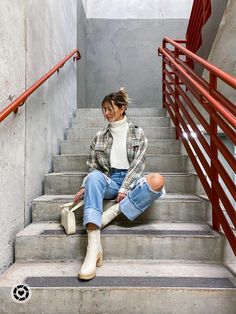 White Turtleneck Outfit, Winter Street Wear, Abercrombie Outfits, White Boots Outfit, Shacket Outfit, Street Wear Style, Winter Boots Outfits, Turtleneck Outfit