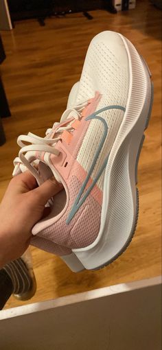 Nike Running Aesthetic, Fun Run Outfits For Women, Marvel Shoes, Pretty Sneakers, Dr Shoes, Cute Nike Shoes