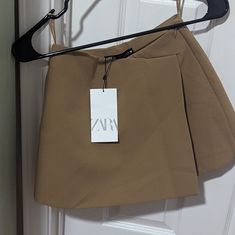 Bnwt, Xs In Brown. Perfect Shade Of Brown All Year Round. Neutral And Will Go W Everything. Love This But Unfortunately Too Small For Me. Flowy Shirts, Shade Of Brown, High Wasted Shorts, Mom Denim, Tweed Shorts, Black High Waisted Shorts, Mid Length Shorts, Off White Dresses, Zara Shorts